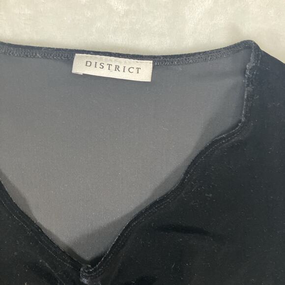 Black Velvet Long Sleeve Blouse Witchy Goth Vampire Whimsy V-Neck Pleated Medium - Picture 4 of 9